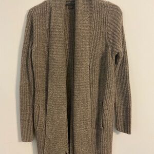 Barefoot Dreams CozyChic open front brn/tan  2 pockets back splits Small